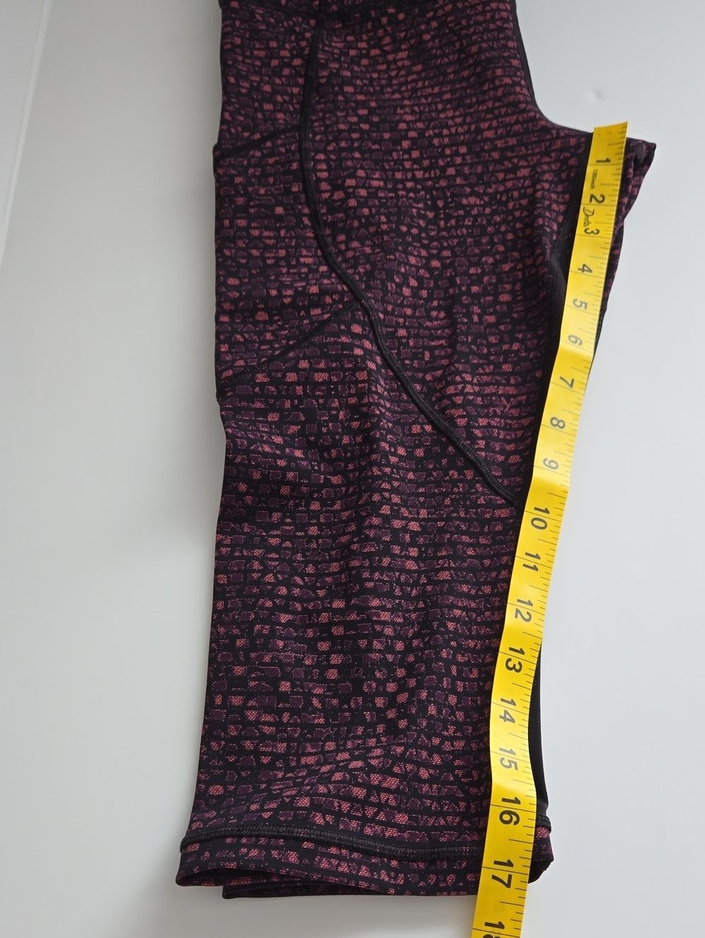 Lululemon Cropped Athletic Leggings Purple Pattern Coral Lining Size Tag Removed - Picture 6 of 16